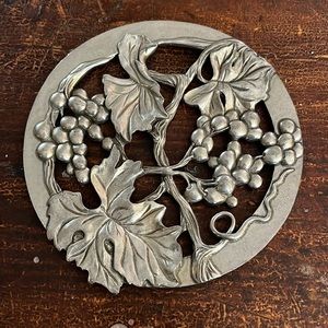 Vintage 90’s Seagull Pewter Grape Leaf Trivet